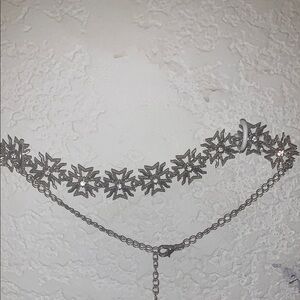 Elegant Silver Floral Necklace